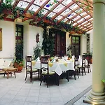 Green Garden Hotel 