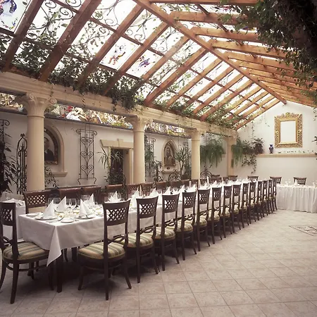 Green Garden Hotel 